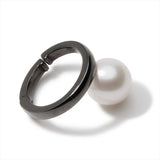 【NOIR/MUM】Noir Mum ear cuff, freshwater pearl 9.0-9.5mm Silver (Black Rhodium) (marlena-53-6779)