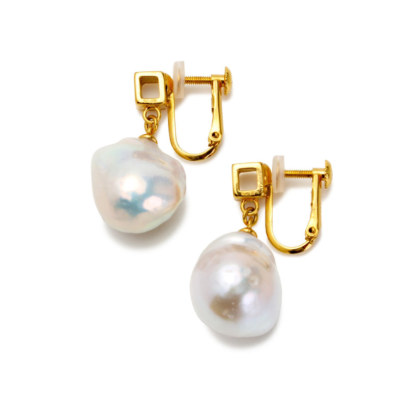 【Carre】Carre Baroque Pearl Earrings, Freshwater Pearl 12mmUP K18 (marlena-carre-yg-eg)